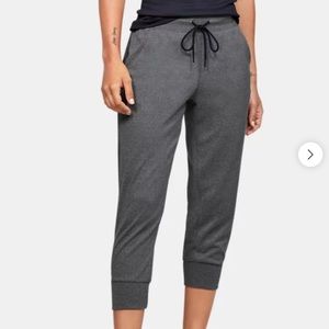 Womens UA tech capris